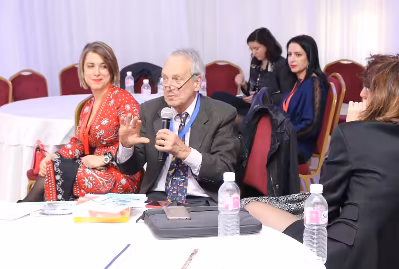 Échange entre intervenants pendant une session