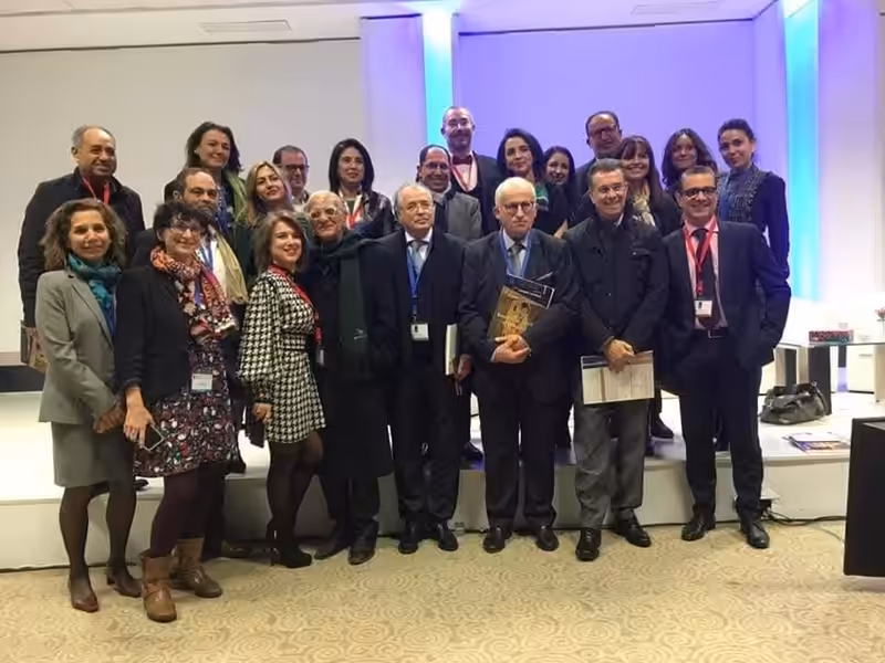 Photo de groupe lors de la remise d'un prix
